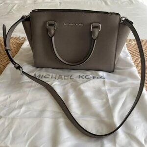 NWOT Michael Kors medium leather handbag